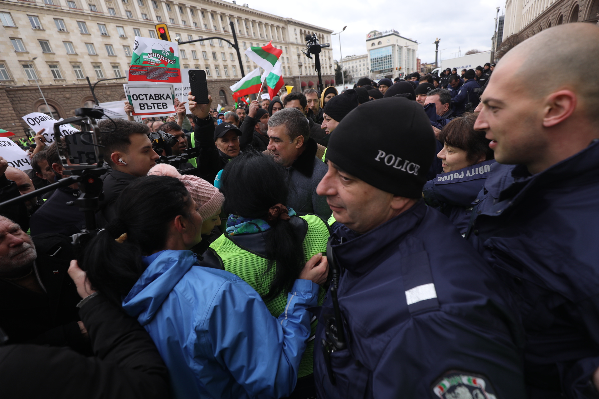 Част от земеделците продължават с протестите, искат оставката на Вътев