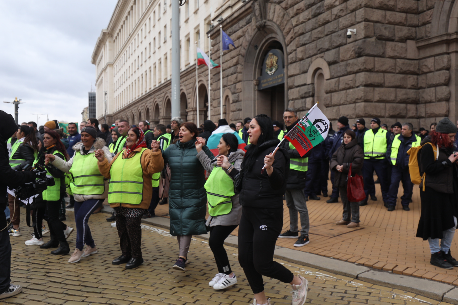 Част от земеделците продължават с протестите, искат оставката на Вътев