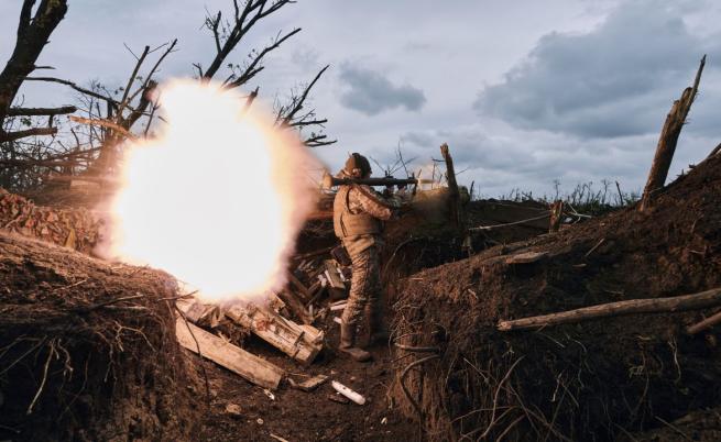 Анализатор: Липсата на боеприпаси е виновна за превземането на Авдеевка от Русия (СНИМКИ/ВИДЕО)