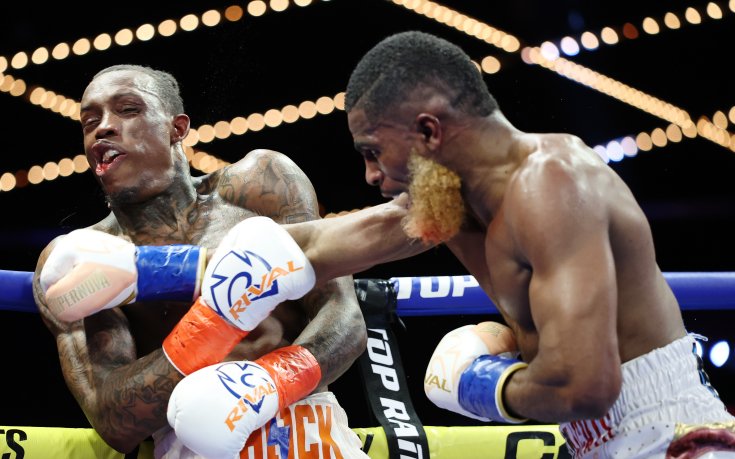 О'Шаки Фостър запази титлата на WBC с разделено решение (ВИДЕО)