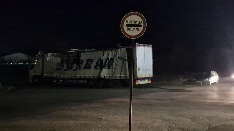 Камион се взриви на митницата в Казанлък (СНИМКИ)