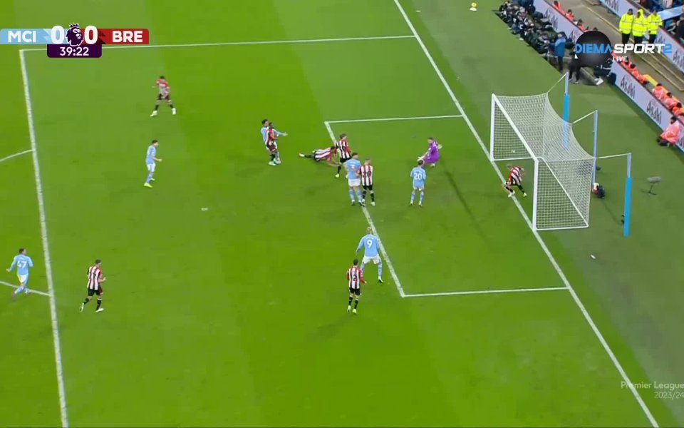 В края на първата част между Манчестър Сити и Брентфорд