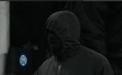 Кание Уест отново шокира: Покри цялото си лице с черна маска (СНИМКИ)