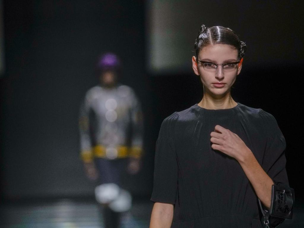 Италианската луксозна марка Прада обяви че е обърнала поглед към