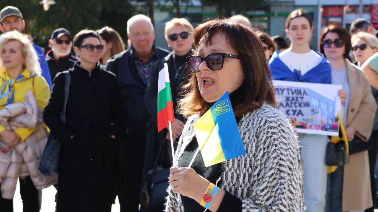 <p>Антивоенен митинг срещу войната в Украйна се проведе пред паметника на Альоша в Бургас. Днес се навършват две години от нахлуването на Путин в независимата и суверенна държава, припомнят организаторите.</p>