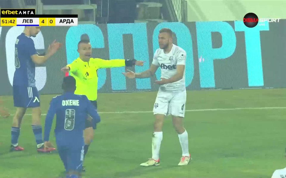 В 52-ата минута ситуацията около Арда срещу Левски се влоши