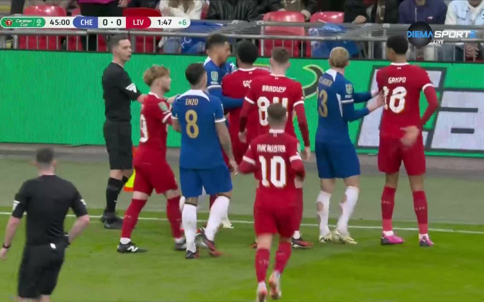 В края на първото полувреме от финалния двубой на Карабао