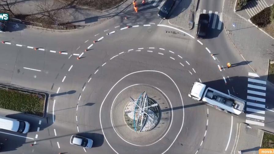 Абсурдно кръгово кръстовище в Шумен "взриви" социалните мрежи (ВИДЕО)
