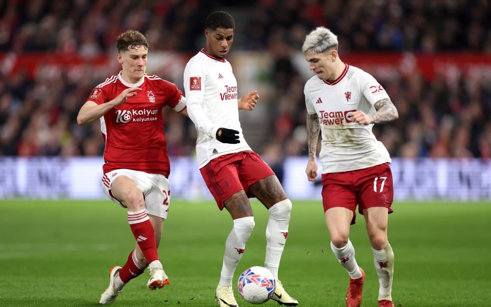 Нотингам и Манчестър Юнайтед играят при резултат 0:0 в мач от