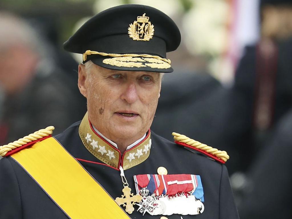 На 87 годишния норвежки крал Харалд V е поставен временен пейсмейкър