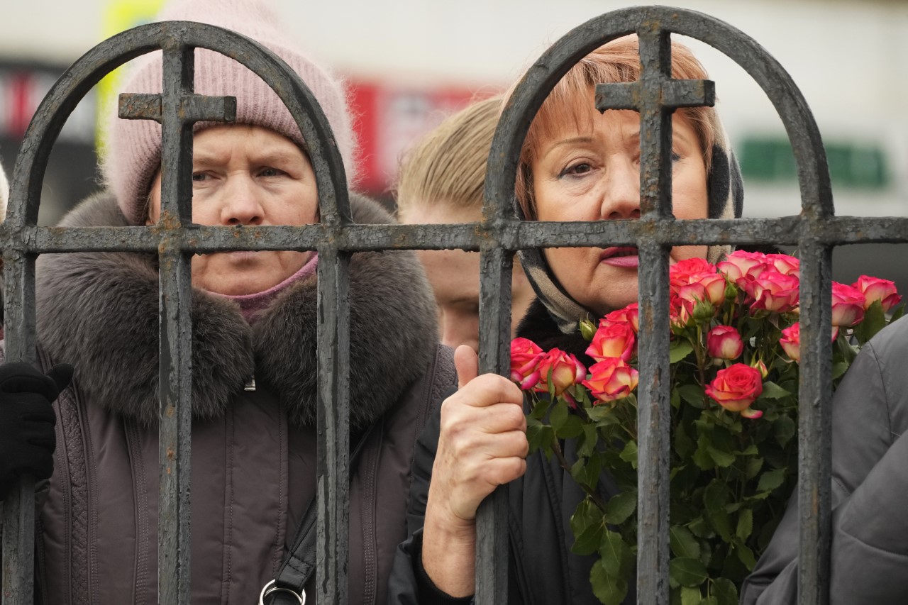 <p>Роднини и поддръжници на Алексей Навални се сбогуват с опозиционния лидер в Москва.</p>