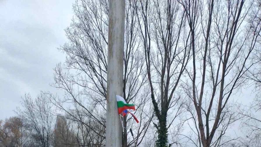 Столична община отстранява поставени руски знамена на "Цариградско шосе"