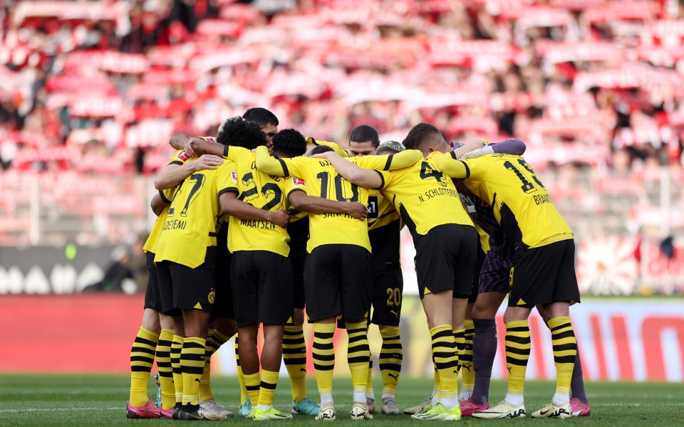 Борусия Дортмунд се присъедини към Байерн Мюнхен като двата отбора