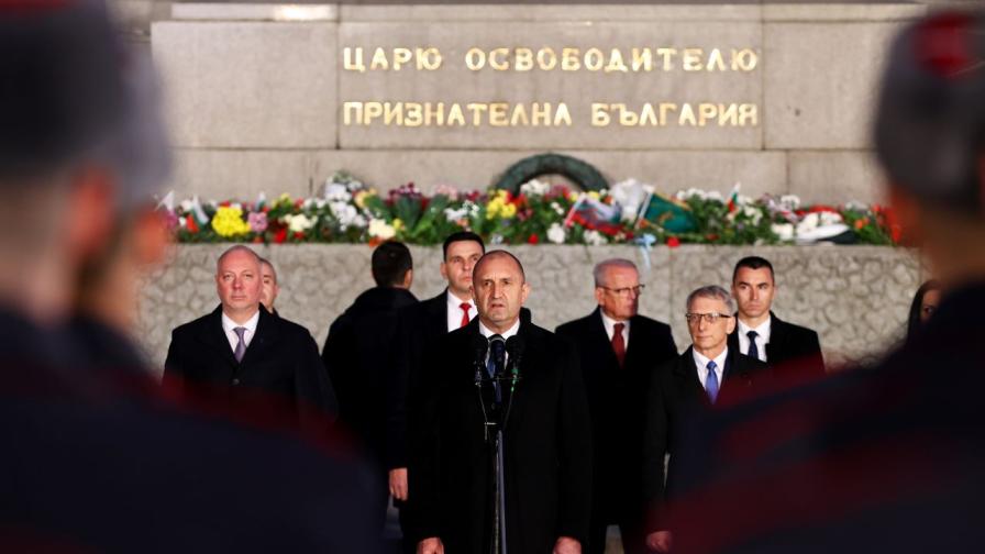 <p>Румен&nbsp;Радев: Българските политици да бдим над суверенитета на родината (ВИДЕО/СНИМКИ)</p>