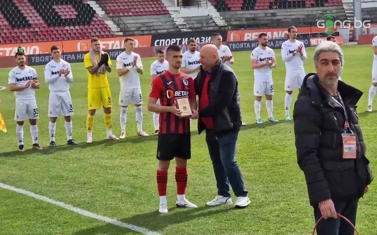 Наградиха Симеон Мечев за 200 мача в българския елит