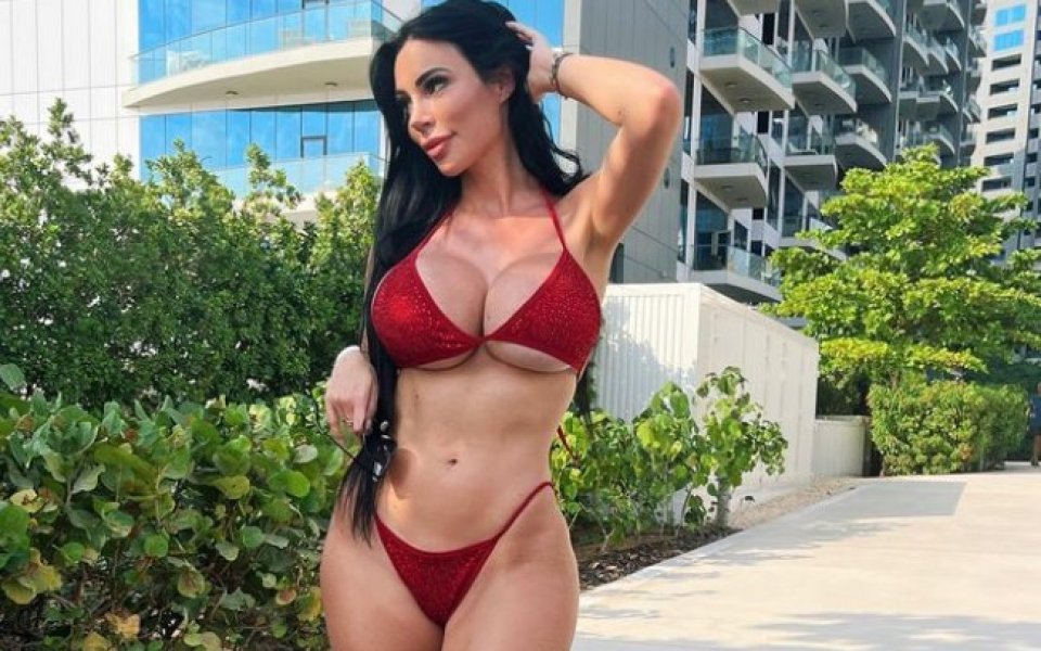 Ивона Бар е модел и инфлуенсър. Красавицата се занимава и