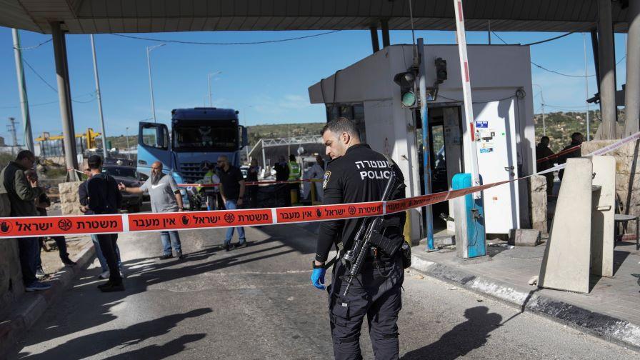 15-годишен рани с нож двама служители на израелските сили за сигурност край Йерусалим