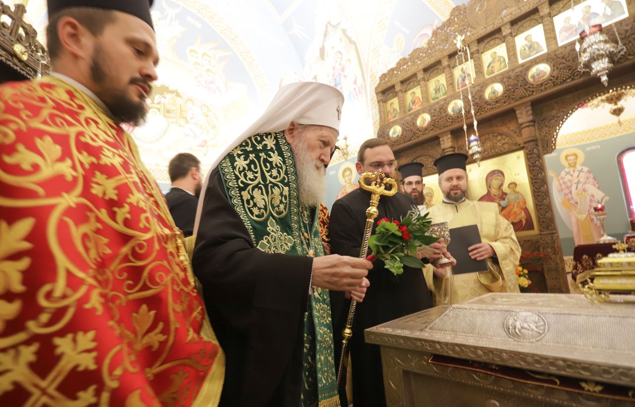 <p>В 22:22 часа във ВМА издъхна българския патриарх Неофит</p>