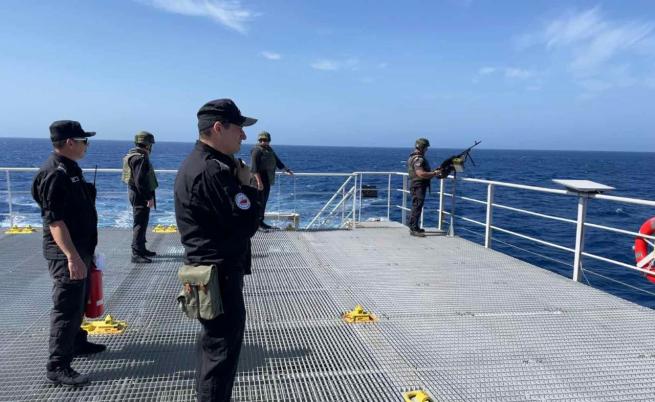 Българският кораб „Св. св. Кирил и Методий” преминава през зона, обявена за опасна от пиратски атаки (СНИМКИ)