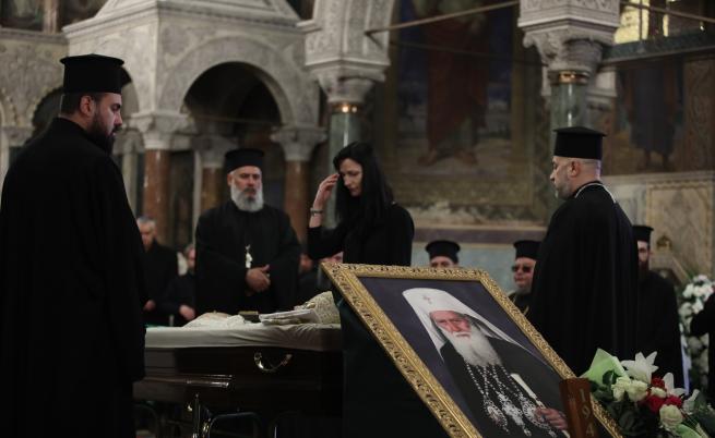 Мария Габриел отдаде последна почит на патриарх Неофит в „Св. Александър Невски“