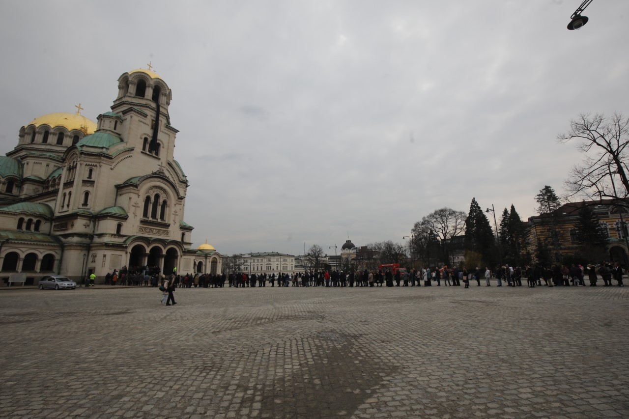 <p>Тленните останки на Негово Светейшество българския патриарх и Софийски митрополит Неофит са изложени вече за поклонение в патриаршеската катедрала &quot;Св. Александър Невски&quot;, а погребението му ще е на 16 март.</p>