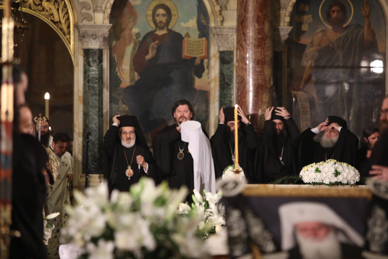 <p>Президентът Румен Радев и други държавни лица отдадоха почит на патриарх Неофит</p>