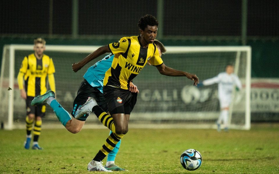 Ботев Пловдив уреди две от новите си попълнение за гостуването