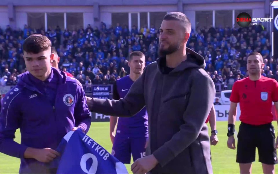 Окончателно сбогом“ каза на футболната си кариера Иван Петков. Нападателят,