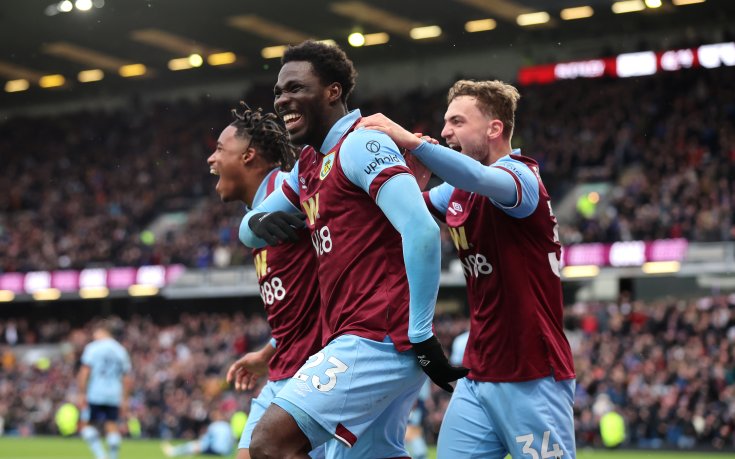 Бърнли надви Брентфорд, ранен червен картон беляза мача