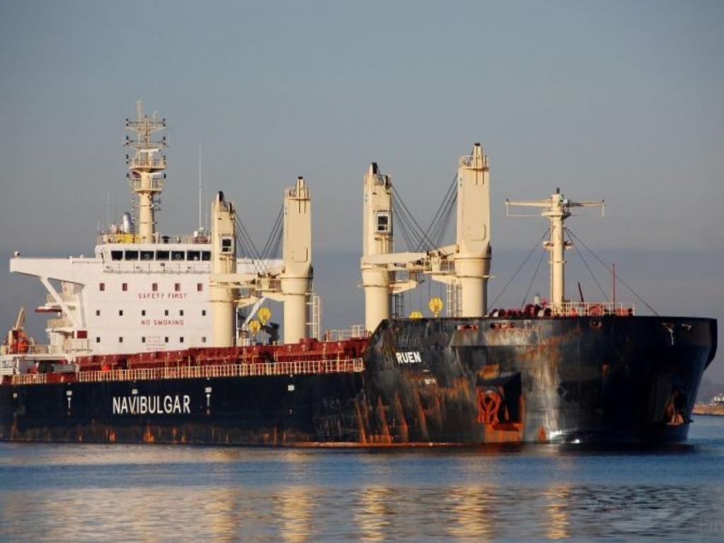 Всички сомалийски пирати на похитения кораб Руен са се предали