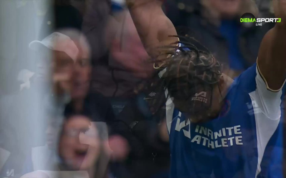 В добавеното време на срещата между Челси и Лестър драмата