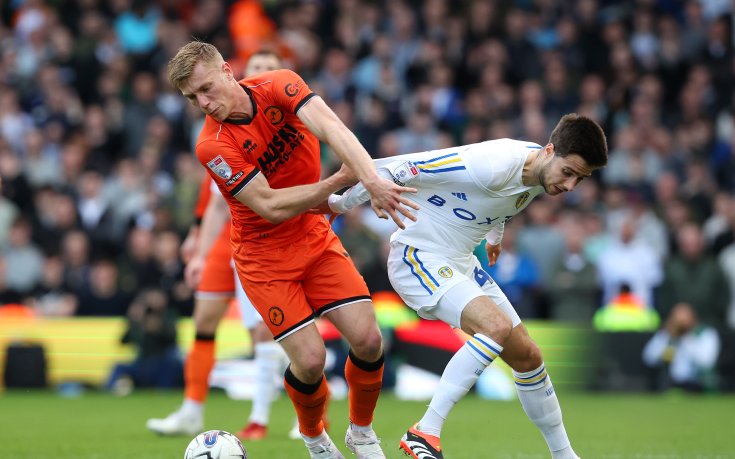 Лийдс се изкачи на върха след победа срещу Милуол, Илия Груев с цял мач