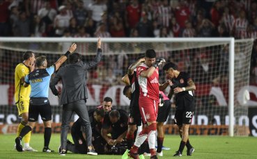 Футболист колабира в Аржентина, прекратиха мача