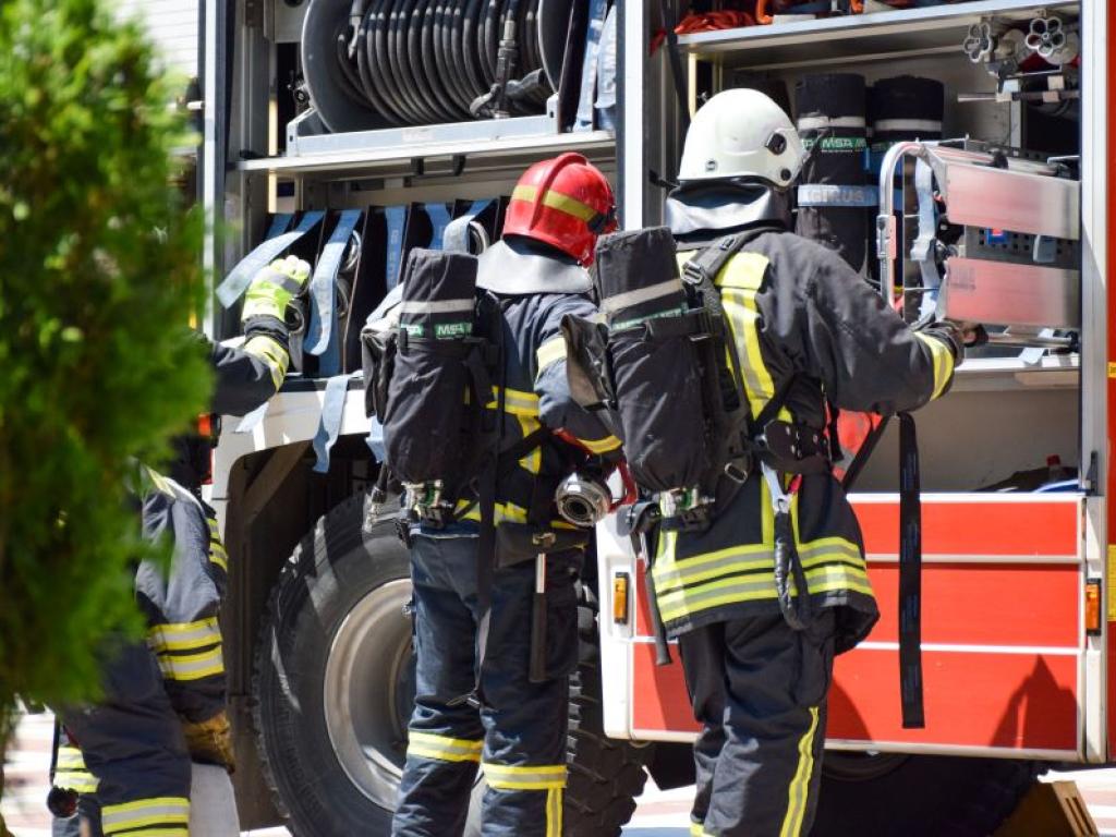 Избухна пожар в Русе до бившия хлебозавод и Млечна кухня