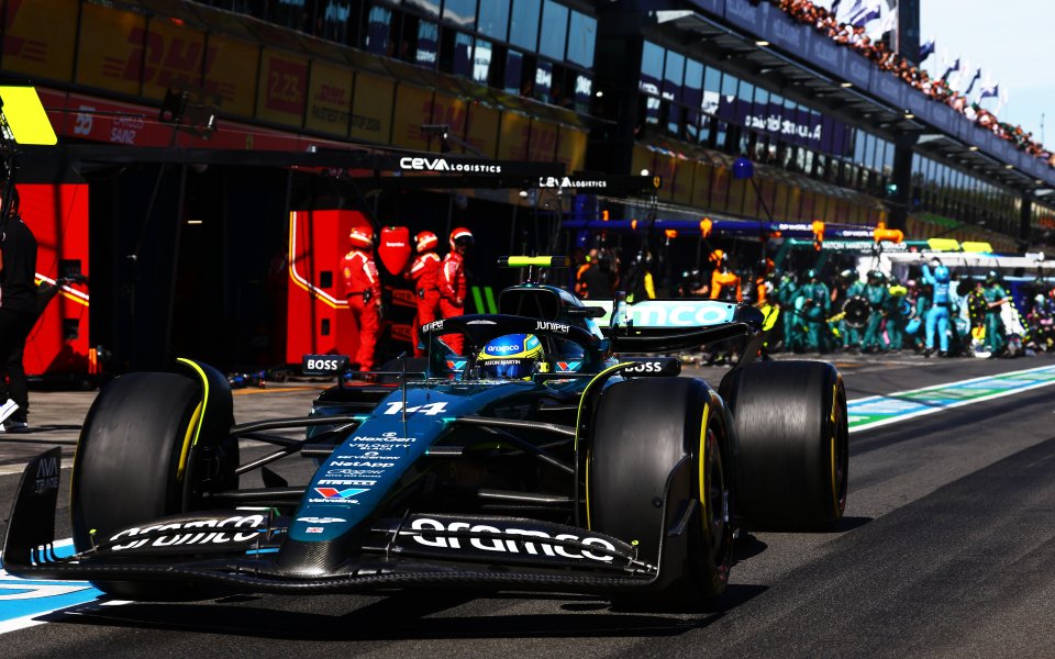 Фернандо Алонсо получи наказание от стюардите на Гран При на