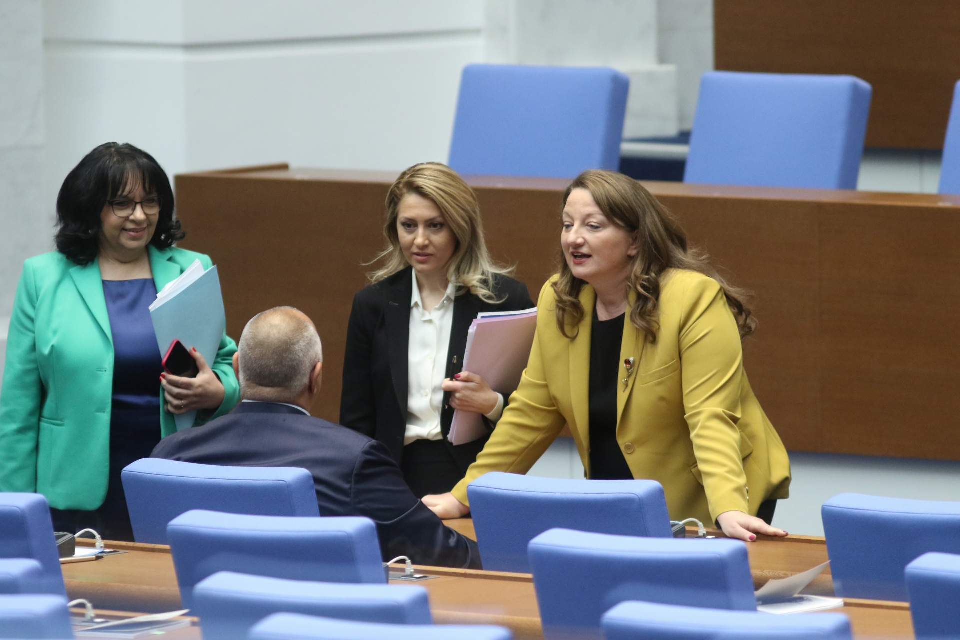 НС гласува отказа на Мария Габриел от поста министър-председател