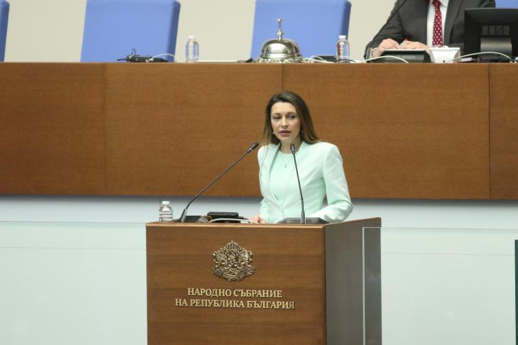 НС гласува отказа на Мария Габриел от поста министър председател