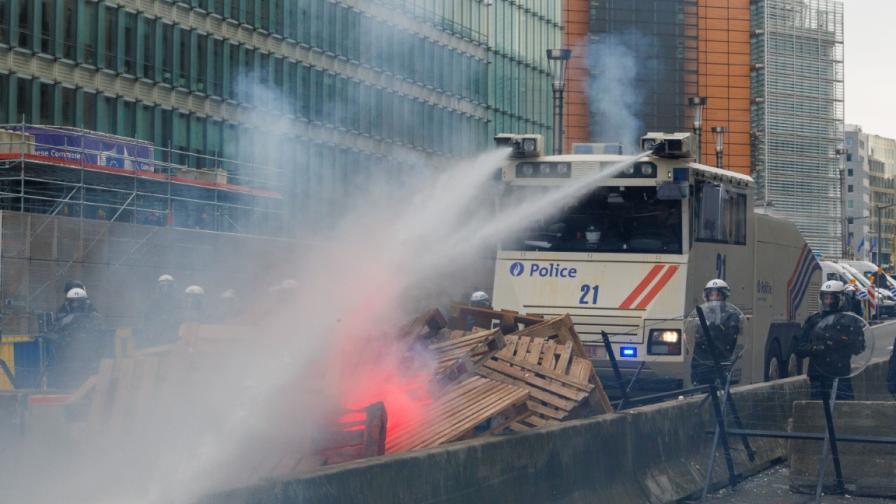 Фермери блокираха Брюксел, сблъсъци с полицията