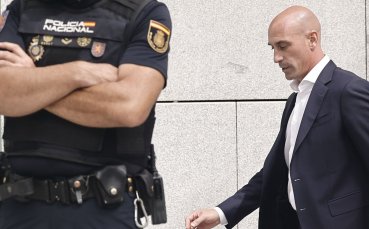 Испански прокурори искат присъда от две години и половина зад