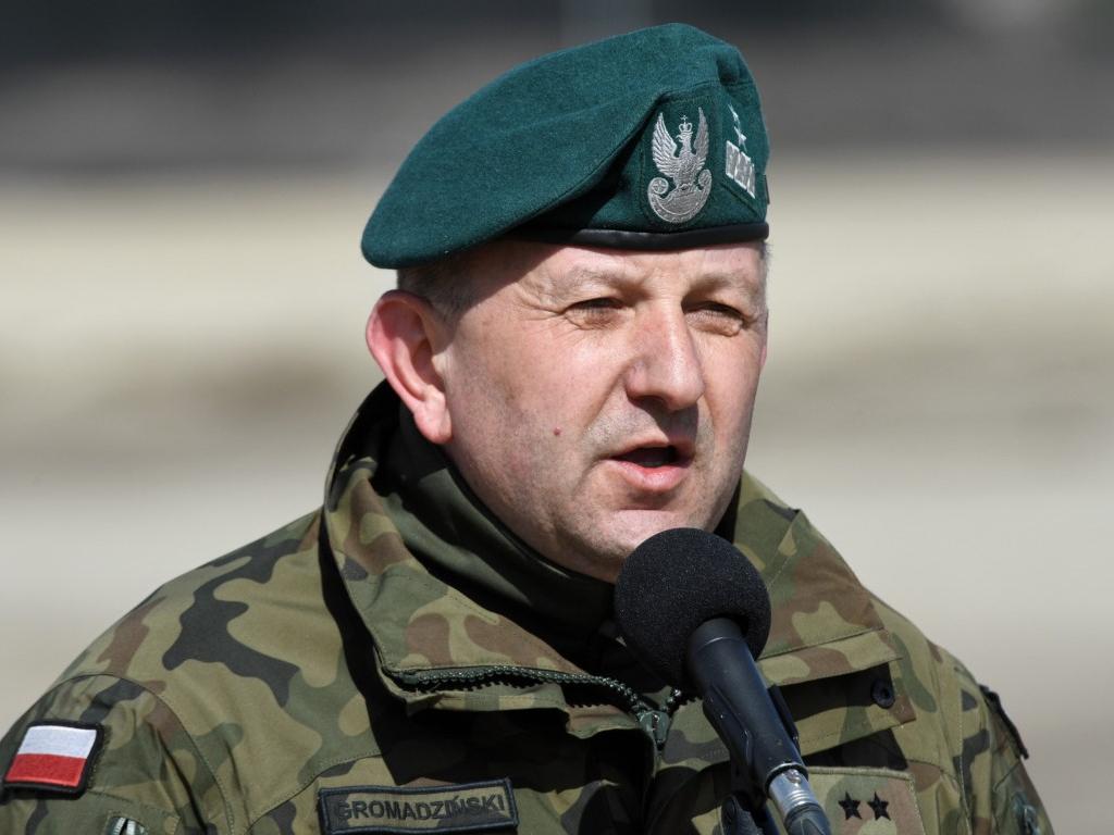 Полското министерство на отбраната съобщи, че е отзовало полския командир