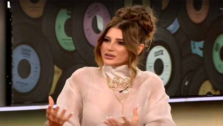  Стил и хубост: визиите на Есил Дюран, в които се влюбихме 