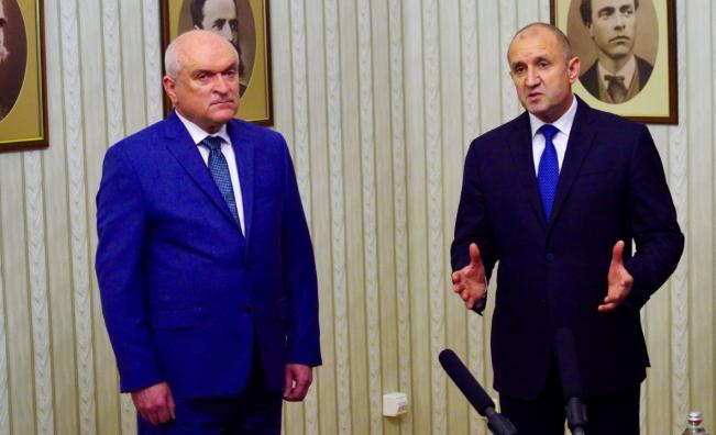 Вътев и Димитров остават на постовете си, докато президентът не издаде указ