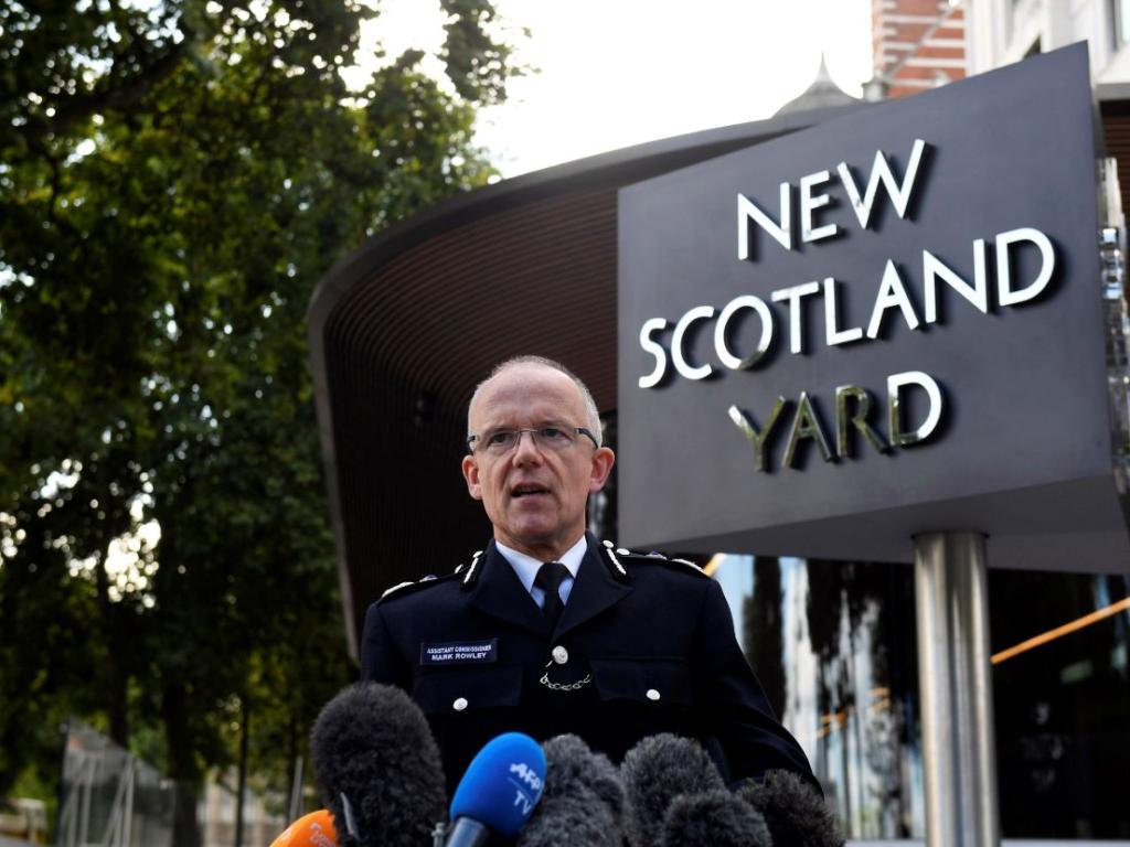 Британската полиция за борба с тероризма разследва намушкването с нож