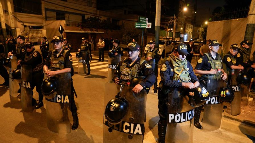 Правителството на Перу осъди обиска в дома на Дина Болуарте (ВИДЕО)