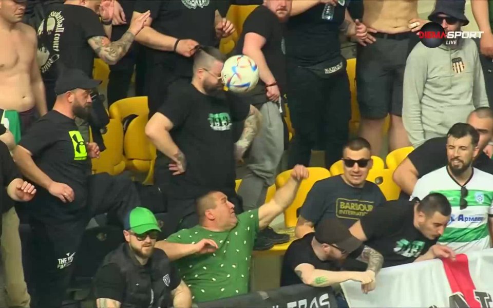 Любопитен момент беляза срещата между Ботев Пловдив и Черно море.