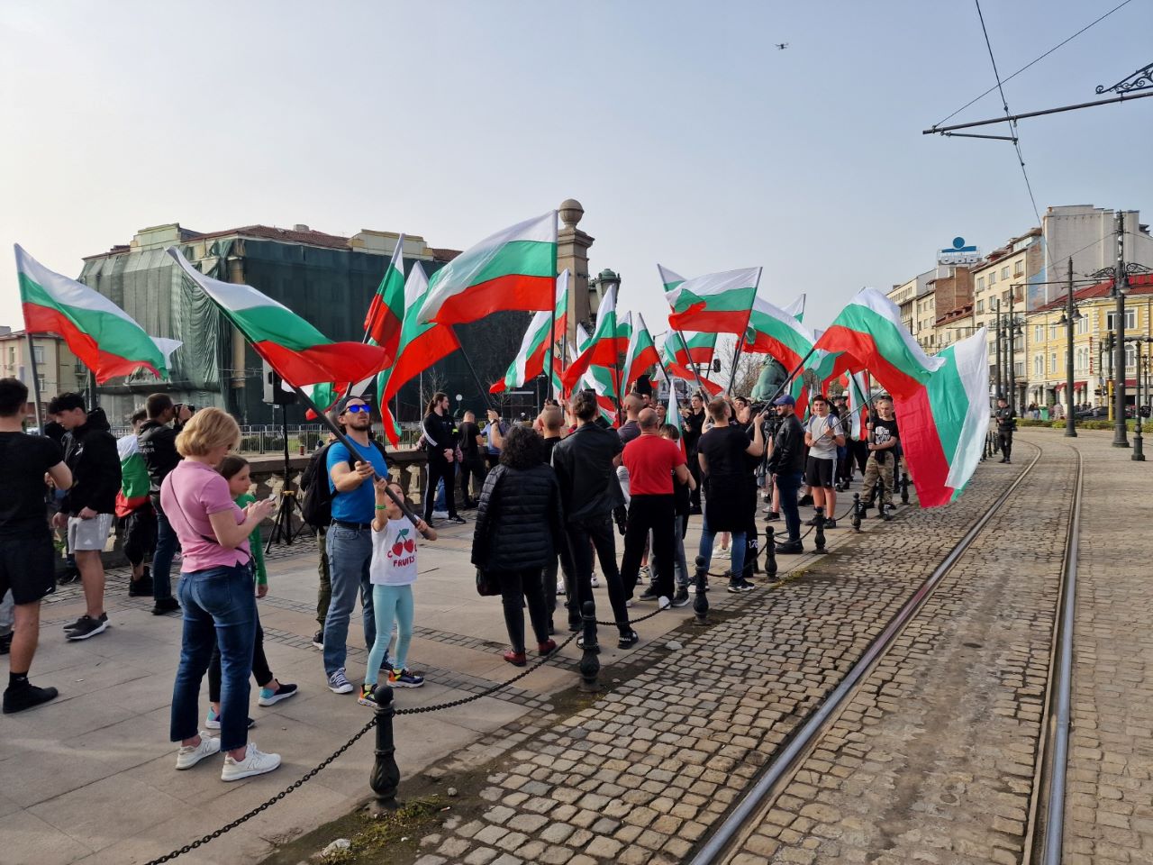 <p>Протест под наслов &quot;Вън мигрантите от България&quot; се проведе в София. Той беше организиран от младежки организации в социалните мрежи. Това предаде БНТ.</p>