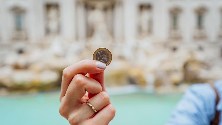 Защо хвърляме монети във фонтаните?