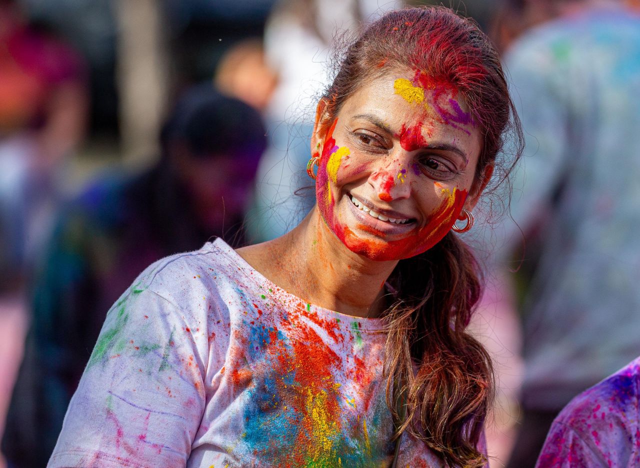 <p>Индийската общност в Лондон отбеляза настъпването на пролетта с традиционния азиатски фестивал &quot;Холи&quot;.</p>