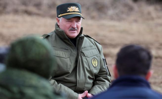 Лукашенко подписа закон за уведомяване за призоваване на военна служба чрез SMS
