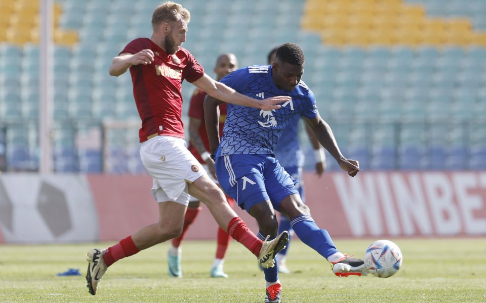 Двама от централните защитници на Левски - Хосе Кордоба и